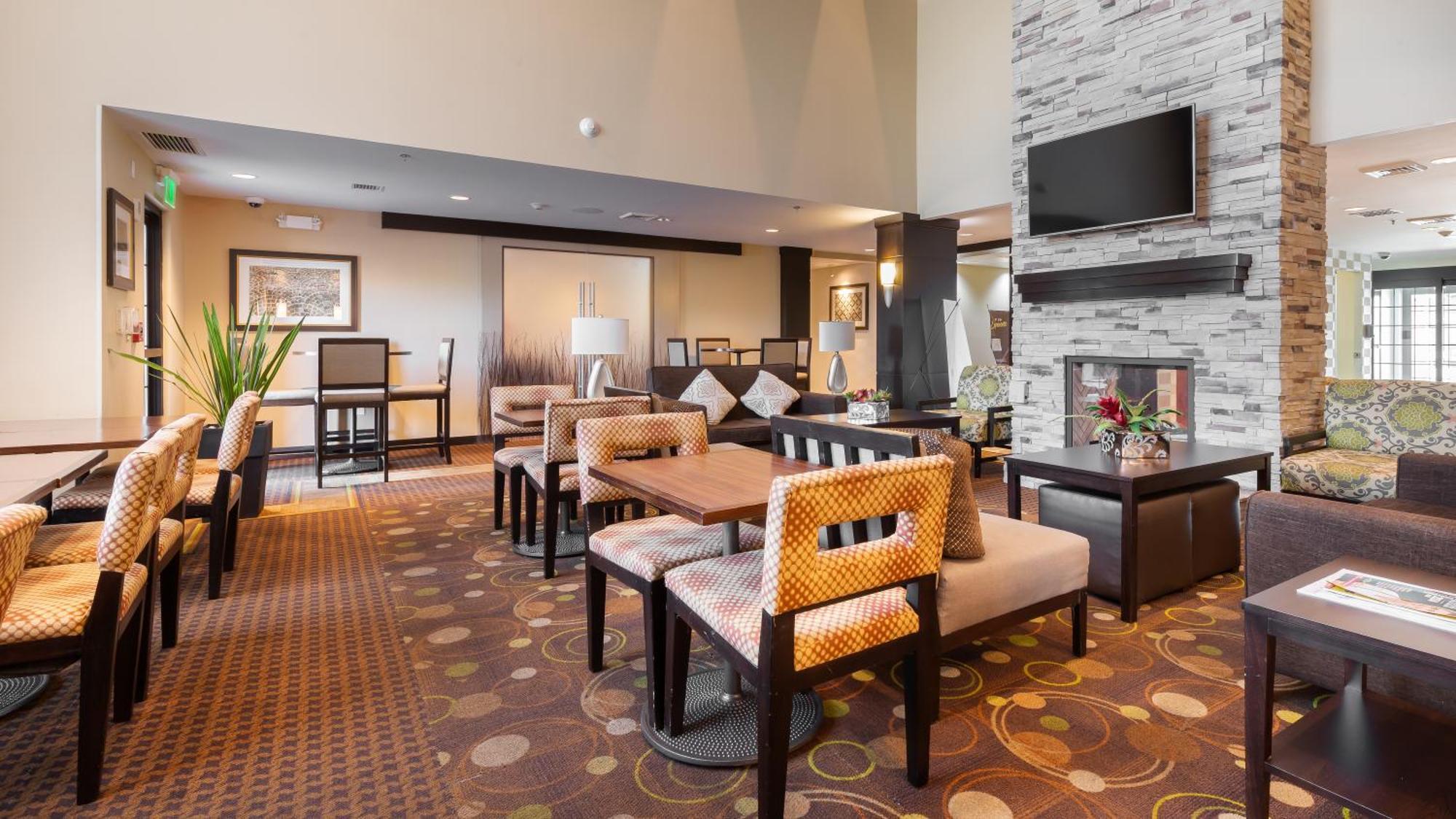 Staybridge Suites Chihuahua By Ihg Esterno foto