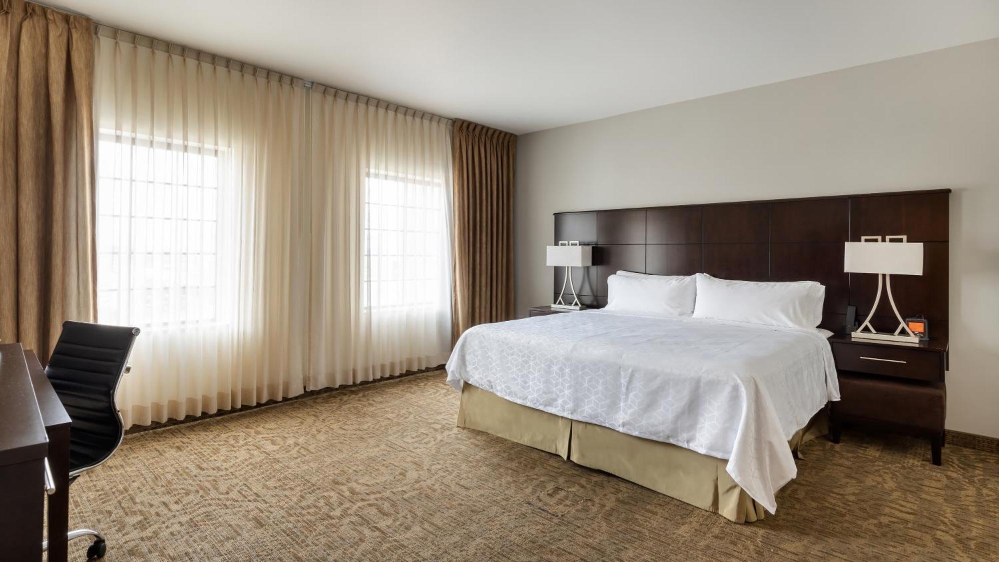 Staybridge Suites Chihuahua By Ihg Esterno foto