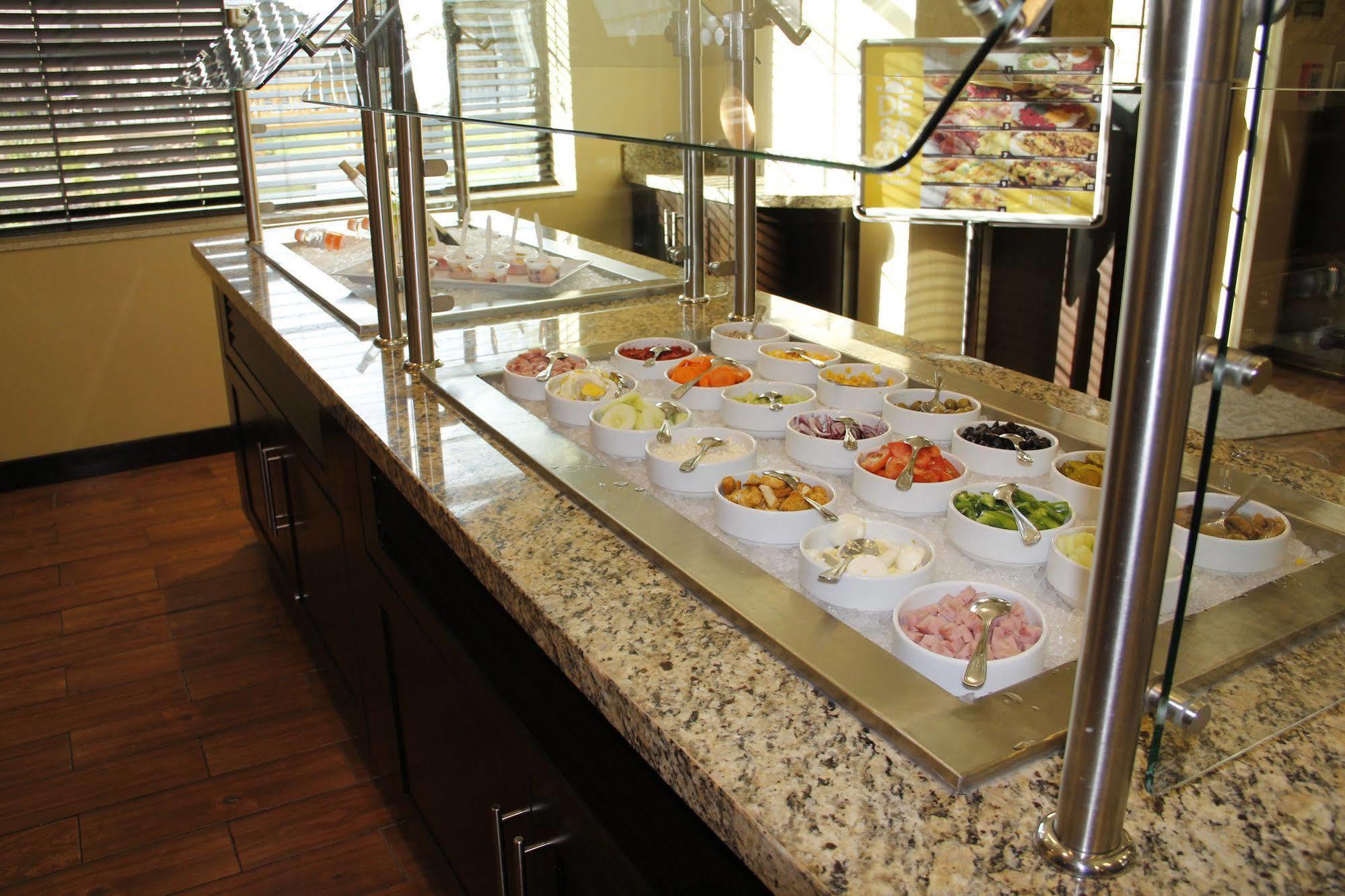 Staybridge Suites Chihuahua By Ihg Esterno foto